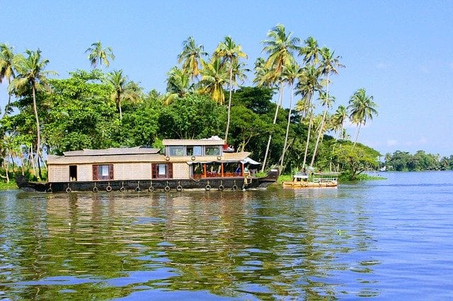 places to visit in kerala, aleppy backwater
