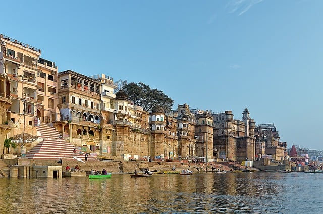 cheap holiday destinations in india | places to visit in Varanasi Ghat