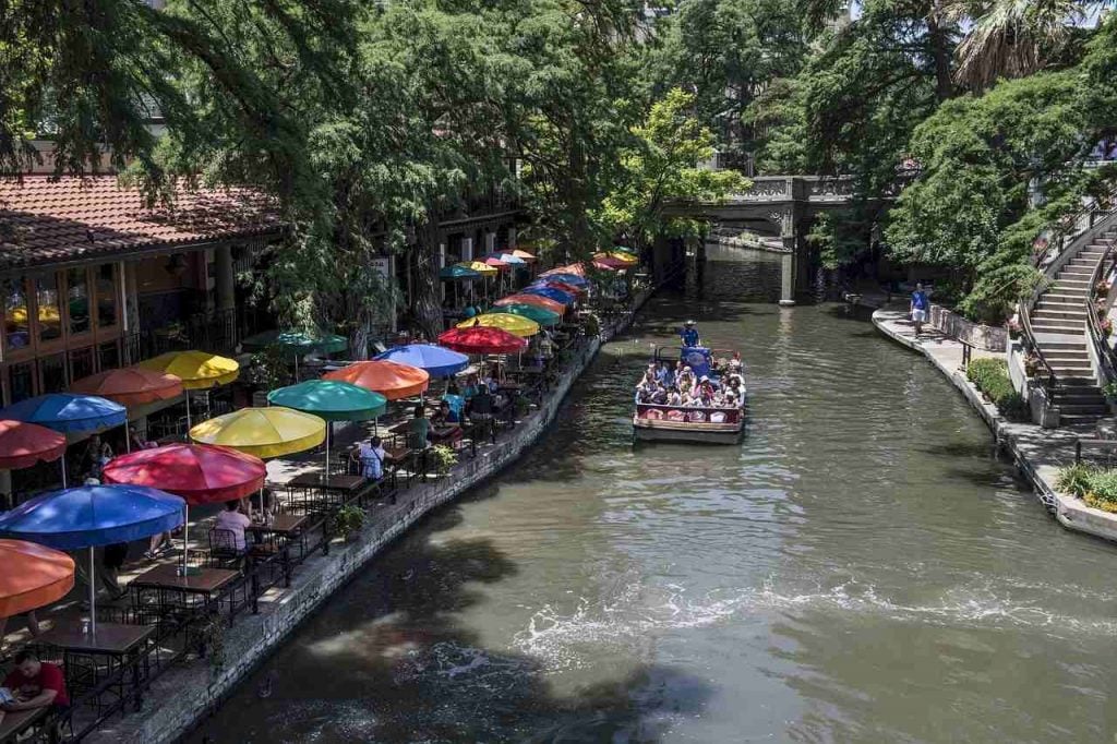 Cheap places to visit in the USA - Riverwalk, San Antonio