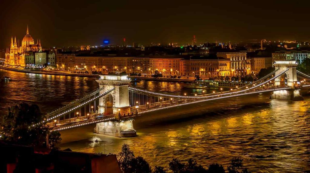 Cheapest European destinations | Széchenyi Chain Bridge, Hungary 