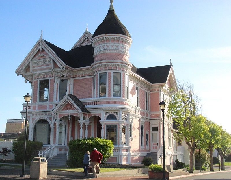 Romantic Getaways in northern California | Victorian Architecture in Eureka